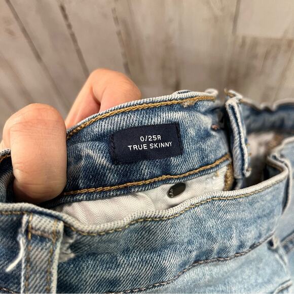 Gap True Skinny Distressed Busted Knee Jeans Mid Rise - Picture 6 of 7